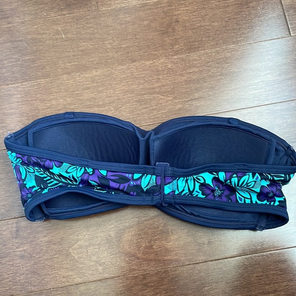 Hawaiian Flower Strapless Bikini Top - Picture 2 of 5